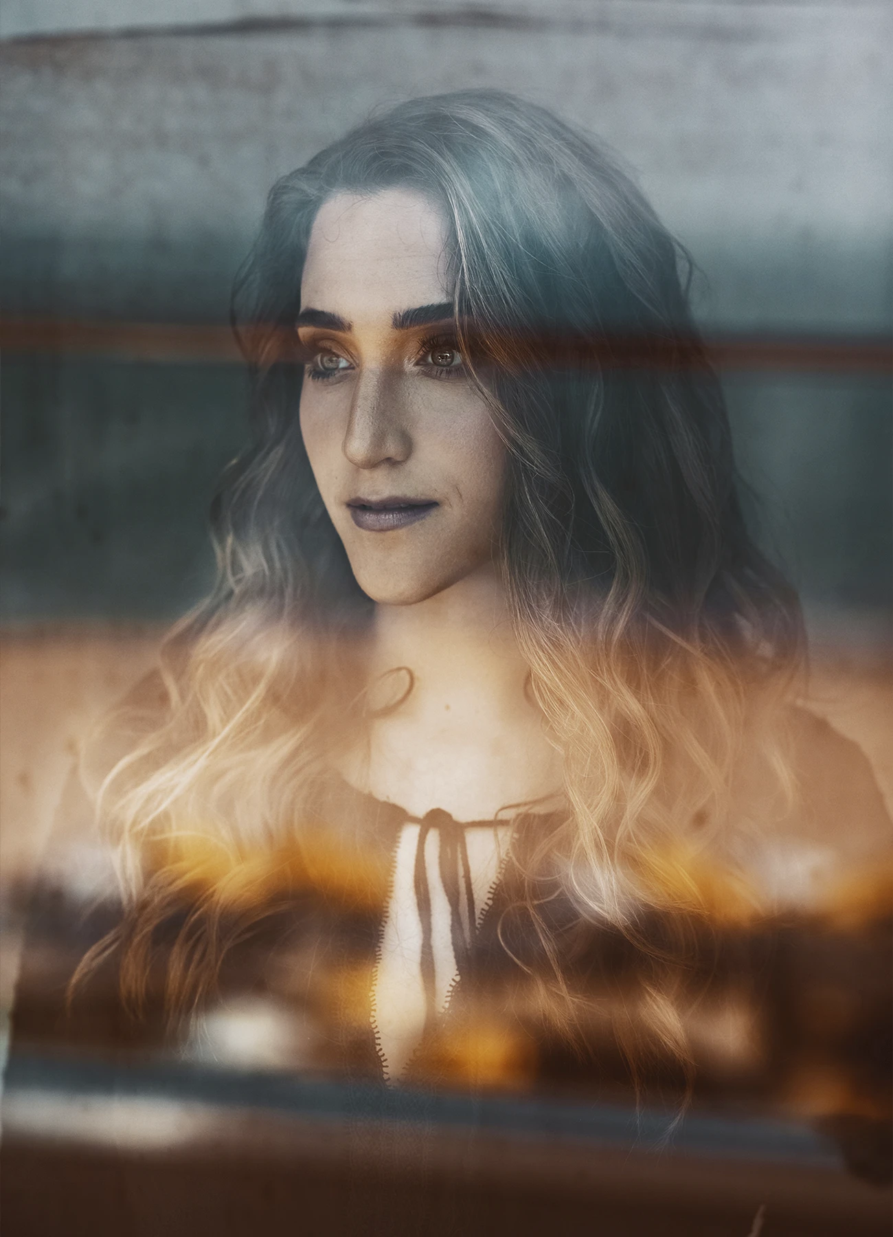 Sœur de la mariée avec reflets de la plage à Ashdod, Israël - Laurène Zabary