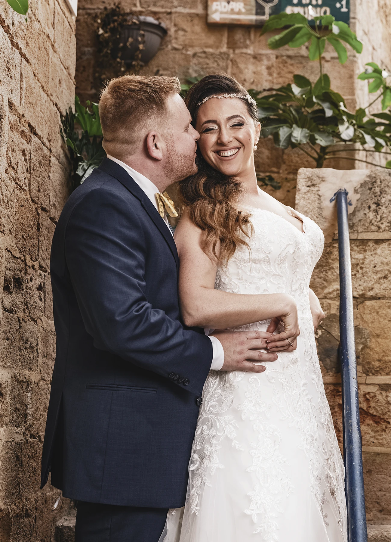 Zoom sur mariés se regardant à Jaffa - Laurène Zabary