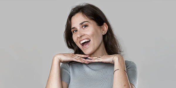 Portrait corporate en studio réalisé par Laurène Zabary, photographe professionnelle à Paris spécialisée en portraits d’entreprise.