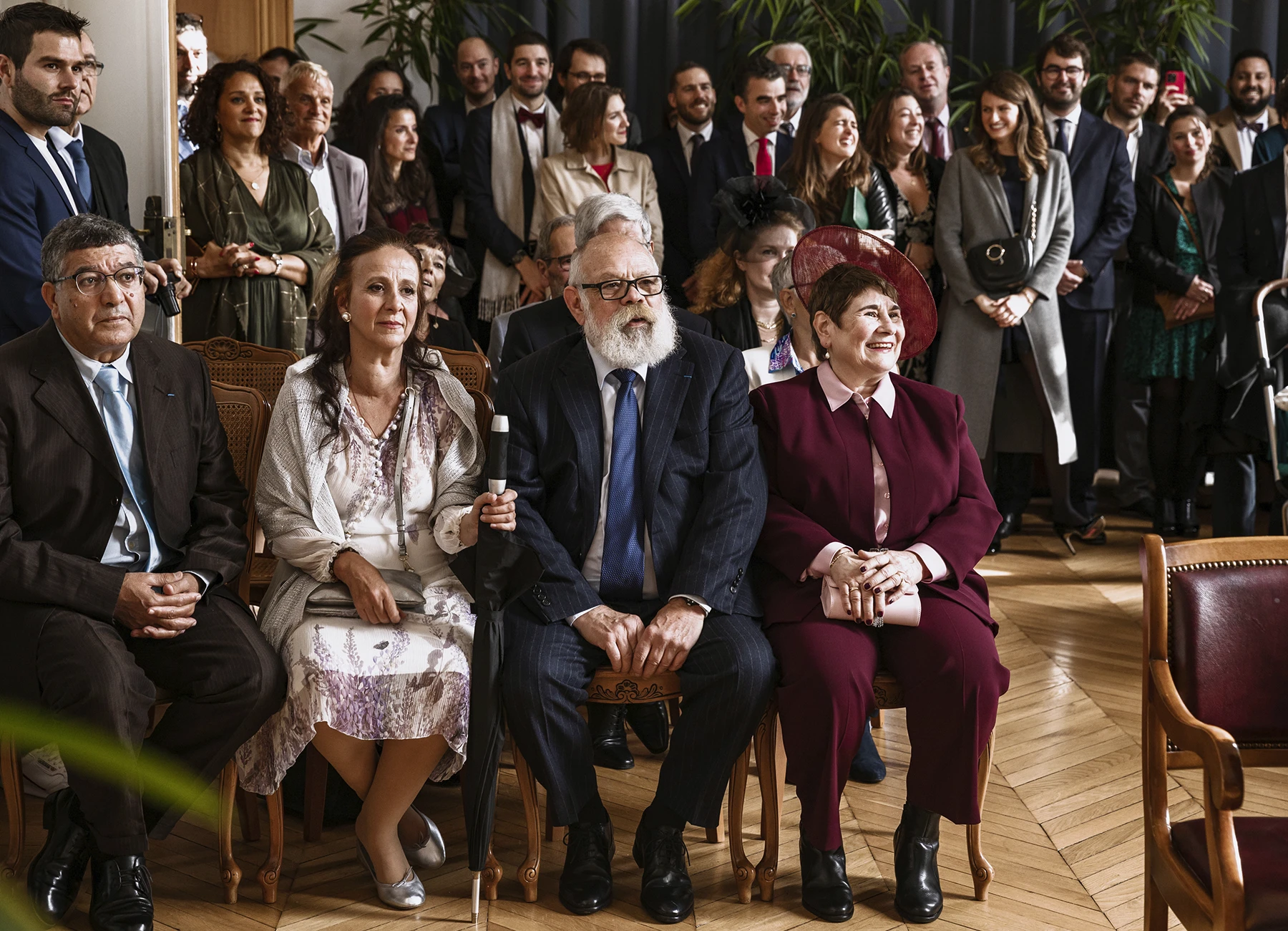 Vue de l'assistance du mariage dans la salle de la mairie d'Aulnay-sous-Bois. Photo par Laurène Zabary